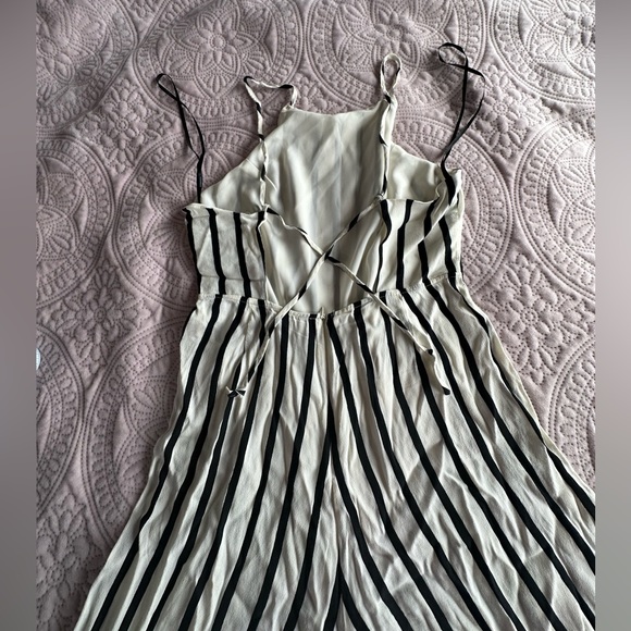 FOREVER 21 sleeveless jumpsuit - Picture 3 of 3